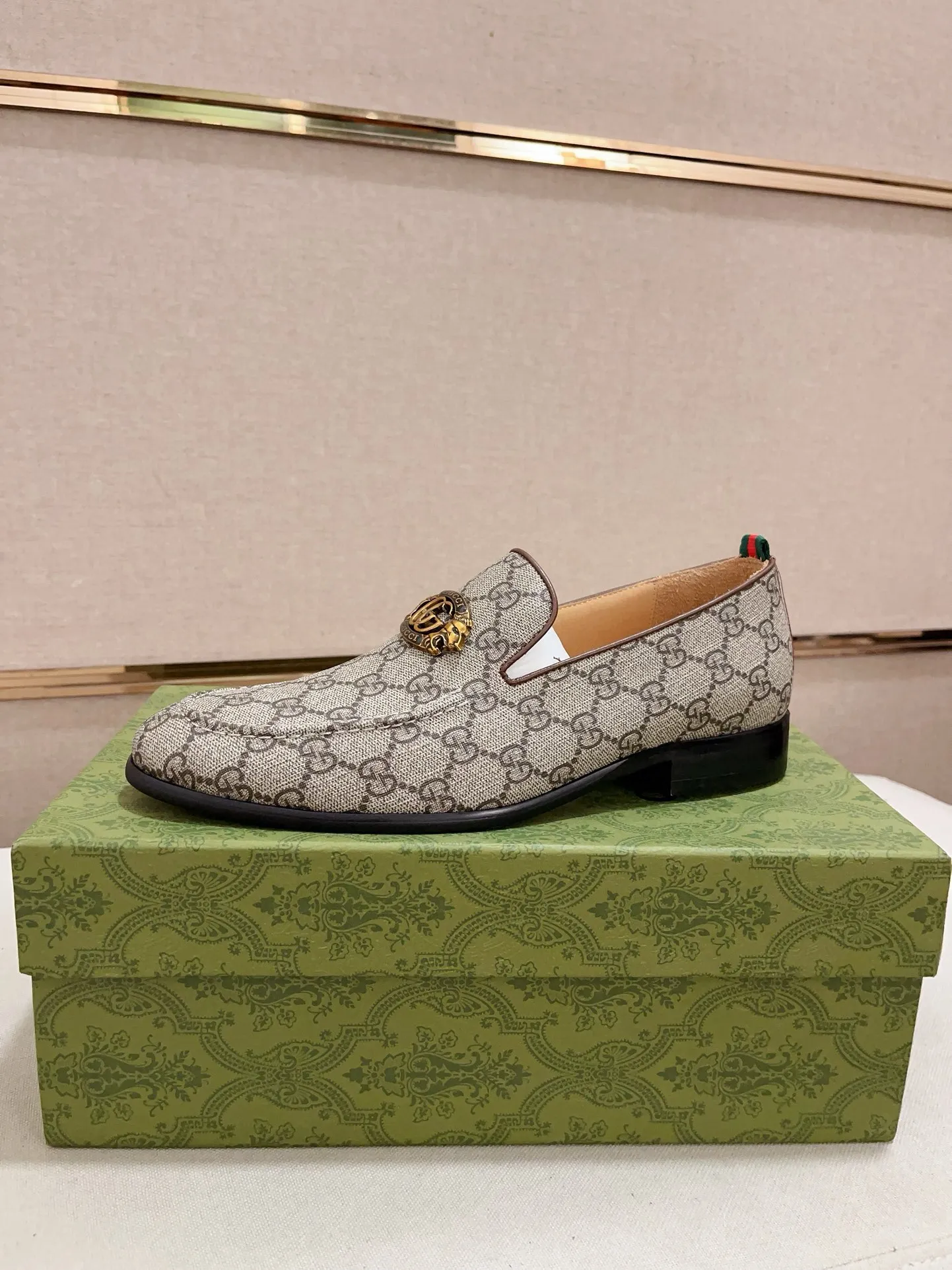 Men's shoes 💰: 520💰 (GUCCI) New product series ss hot new products 💢 💠 Casual suit shoes 👞, top imported materials Upper hardware buckles and shoe side logos, insoles and soles with brand logos 💠 💎 Upper: imported PVC material 100% 💎 Lining: cowhide/100% 💎Feet: cowhide/100% 💎Sole: rubber/100% 💎SIZE: 38 39 40 41 42 43 44 Can be customized 45